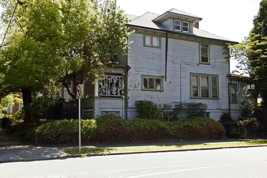 2006 SE Ankeny St in Portland, OR - Building Photo