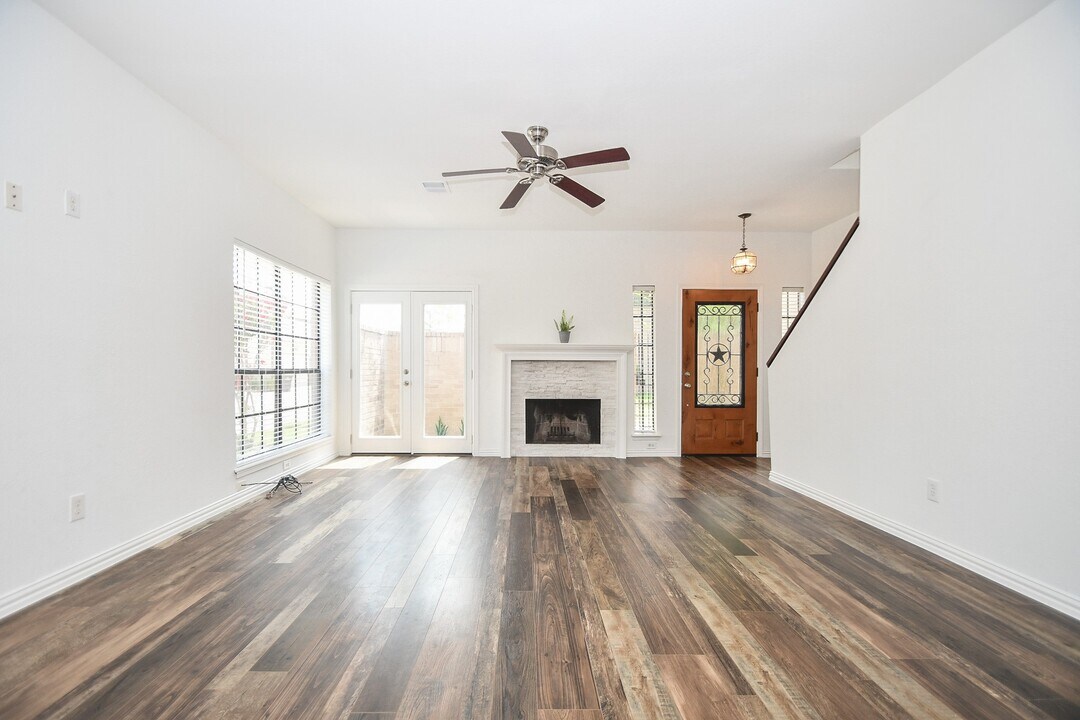 718 Country Pl Dr in Houston, TX - Building Photo