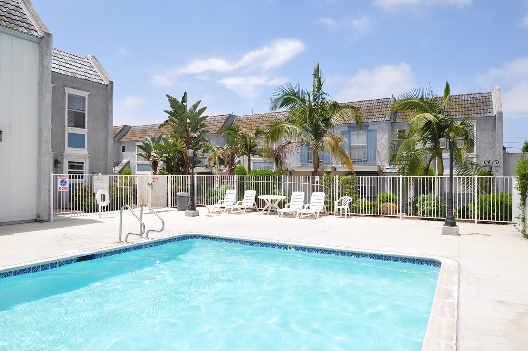 Country Club Village Apartments in Chula Vista, CA - Foto de edificio