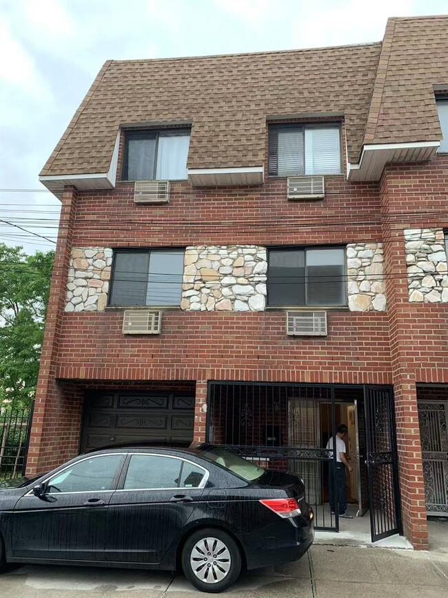 119-05 28th Ave in Queens, NY - Building Photo - Building Photo