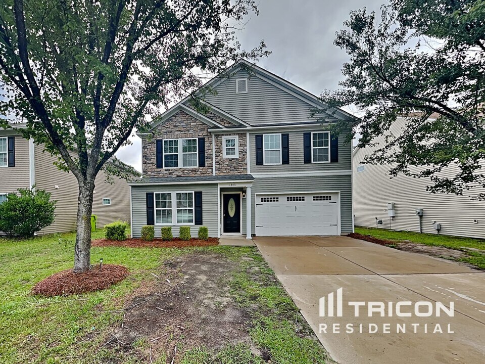 1343 Green Turf Ln in Elgin, SC - Building Photo