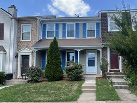 6802 Cottingham Ln in Centreville, VA - Building Photo