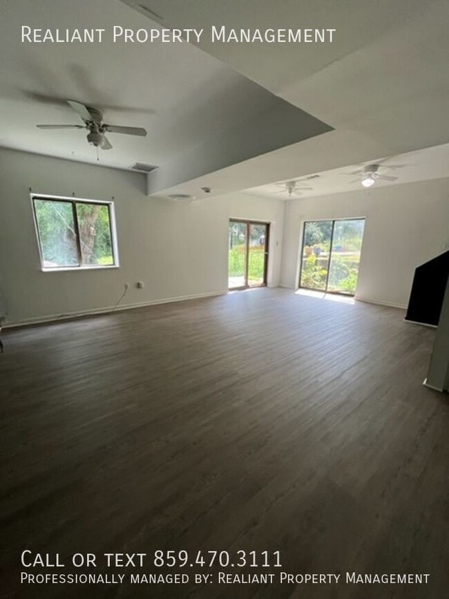 487 Whispering Hills Dr in Lexington, KY - Building Photo - Building Photo