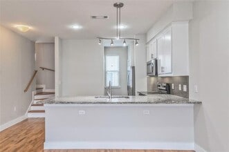 6051 Ross Ave in Dallas, TX - Building Photo - Building Photo
