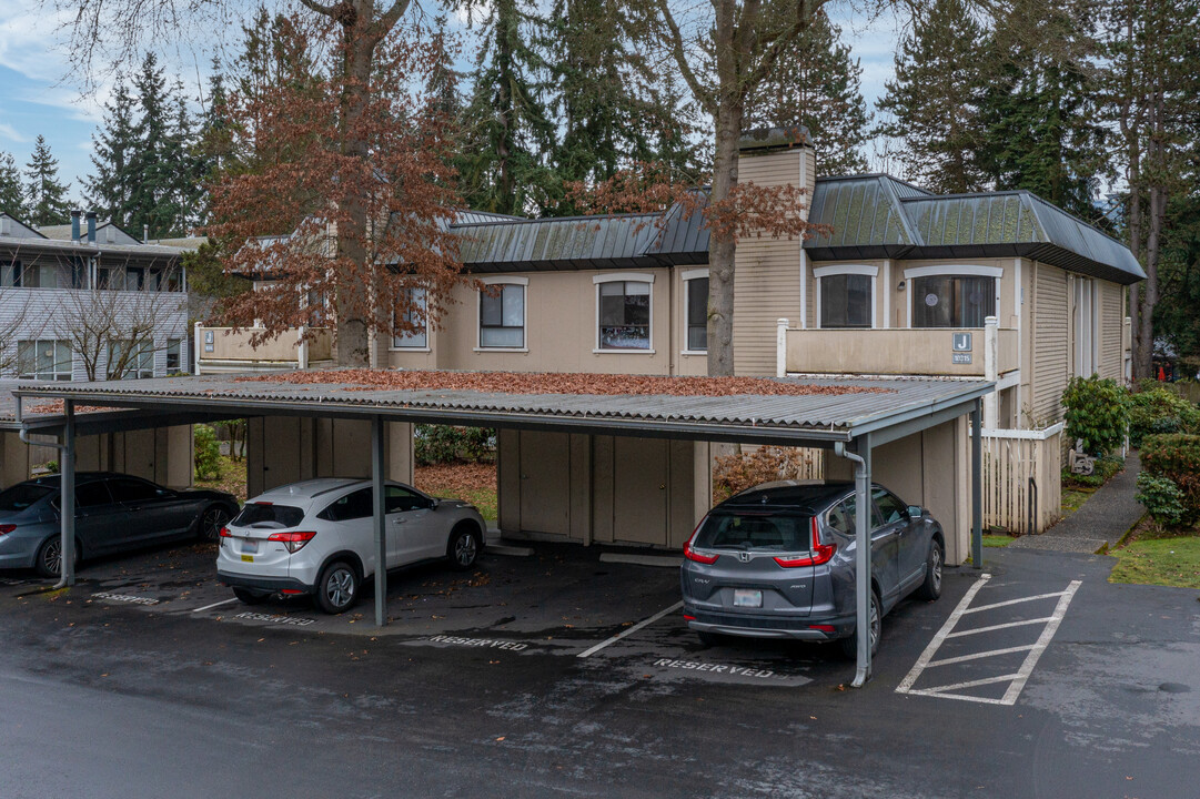 Towne Square Condominiums in Bellevue, WA - Building Photo