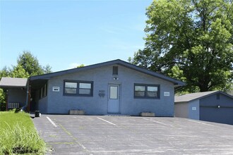 5090 Humbert Rd in Alton, IL - Building Photo - Building Photo