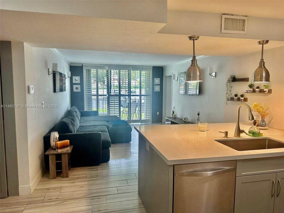 13000 SW 92nd Ave, Unit B113 in Miami, FL - Building Photo