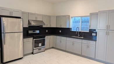 158 E Floral Dr, Unit #C in Monterey Park, CA - Foto de edificio - Building Photo