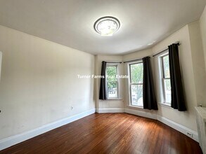 692 Columbia Rd, Unit 2 in Boston, MA - Building Photo - Building Photo