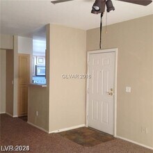 6955 N Durango Dr in Las Vegas, NV - Building Photo - Building Photo