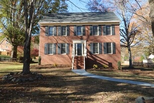 8193 Steeplechase Cir in Clemmons, NC - Building Photo