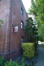 Nelsonian Apartments in Seattle, WA - Foto de edificio - Building Photo