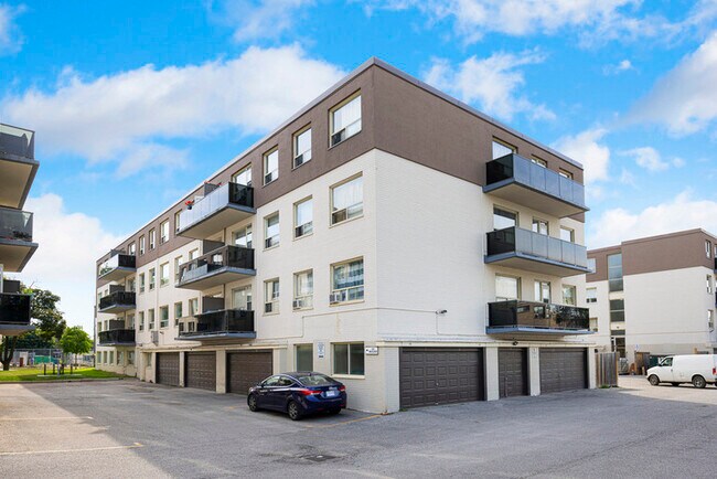 3894 Bathurst St in Toronto, ON - Building Photo - Building Photo