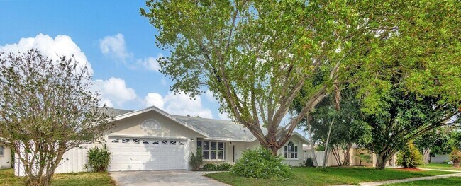 843 Azalea Dr in Royal Palm Beach, FL - Building Photo - Building Photo