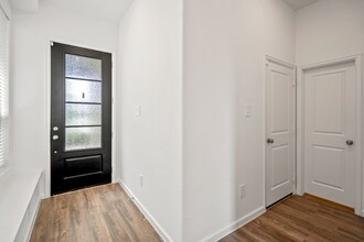 613 Royal Arch Dr in Conroe, TX - Foto de edificio - Building Photo