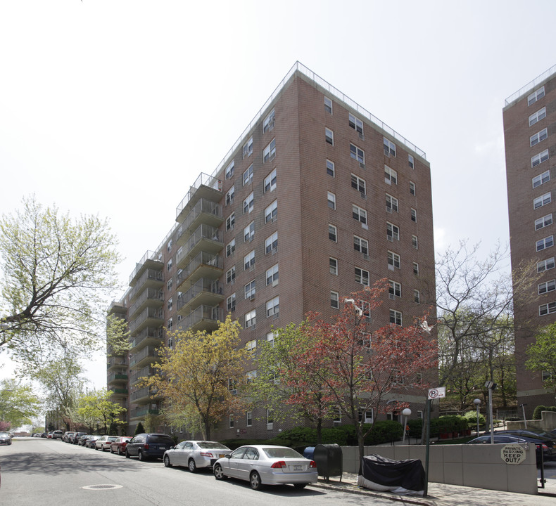 Skyview Towers in Woodside, NY - Building Photo