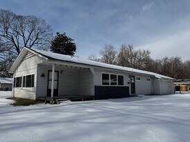 555 S Airwood Ave in Springfield, MO - Building Photo