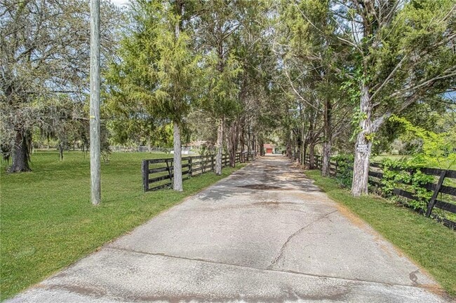8225 E Hwy 25 in Belleview, FL - Building Photo - Building Photo