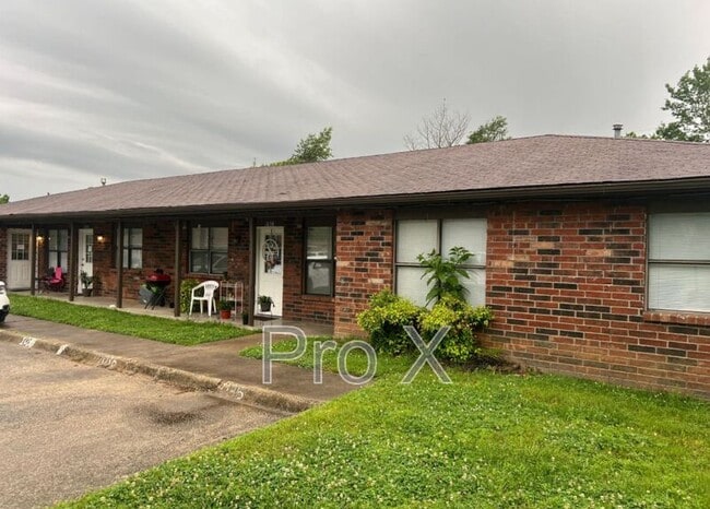 property at 1038 W Hendrix St