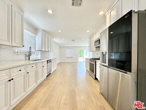 5937 Ranchito Ave in Los Angeles, CA - Building Photo - Building Photo