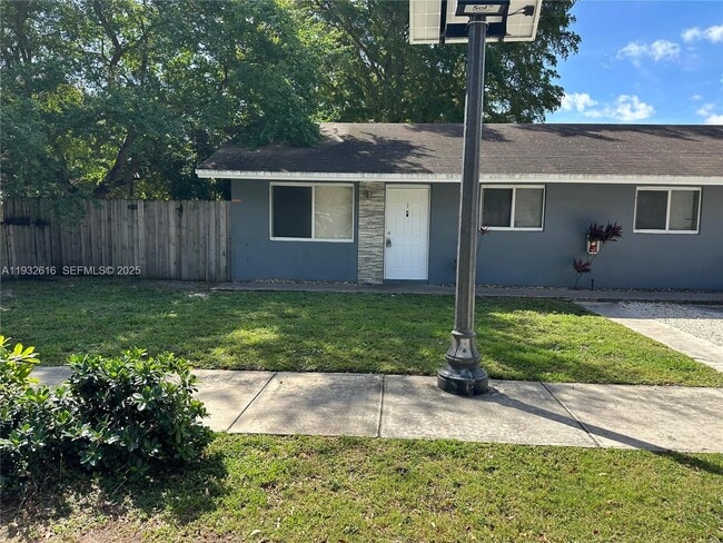 647 NW 3rd Ave in Fort Lauderdale, FL - Building Photo - Building Photo