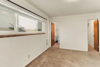 Birch Tree Apartments in Seattle, WA - Building Photo - Building Photo
