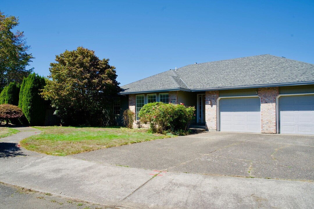 14441 NE Morris Ct in Portland, OR - Building Photo
