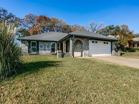 2411 Bayberry Ln in Euless, TX - Building Photo