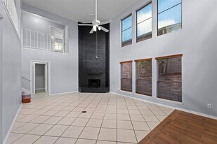 11111 Midhurst Dr in Houston, TX - Building Photo