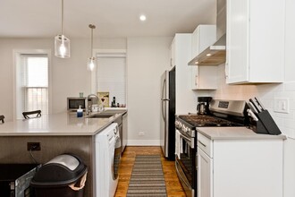 2045 N Wolcott Ave in Chicago, IL - Building Photo - Building Photo