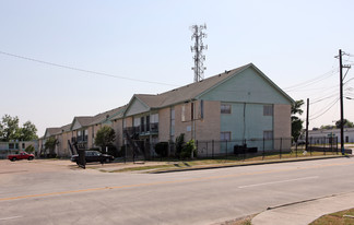 Spanish Village Apartments in Houston, TX - Building Photo