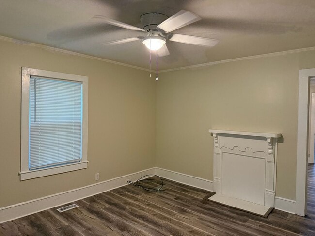 709 E Joyner St in Gibsonville, NC - Foto de edificio - Building Photo