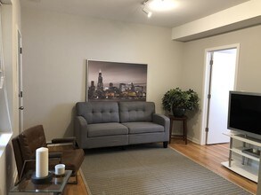 4817 N Christiana Ave, Unit 3E in Chicago, IL - Foto de edificio - Building Photo