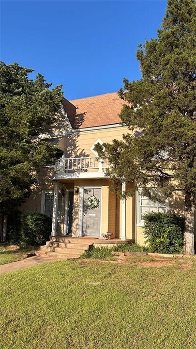 3714 N Shartel Ave in Oklahoma City, OK - Building Photo