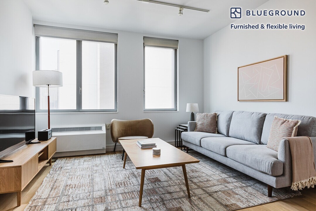 550 W 54th St in New York, NY - Building Photo