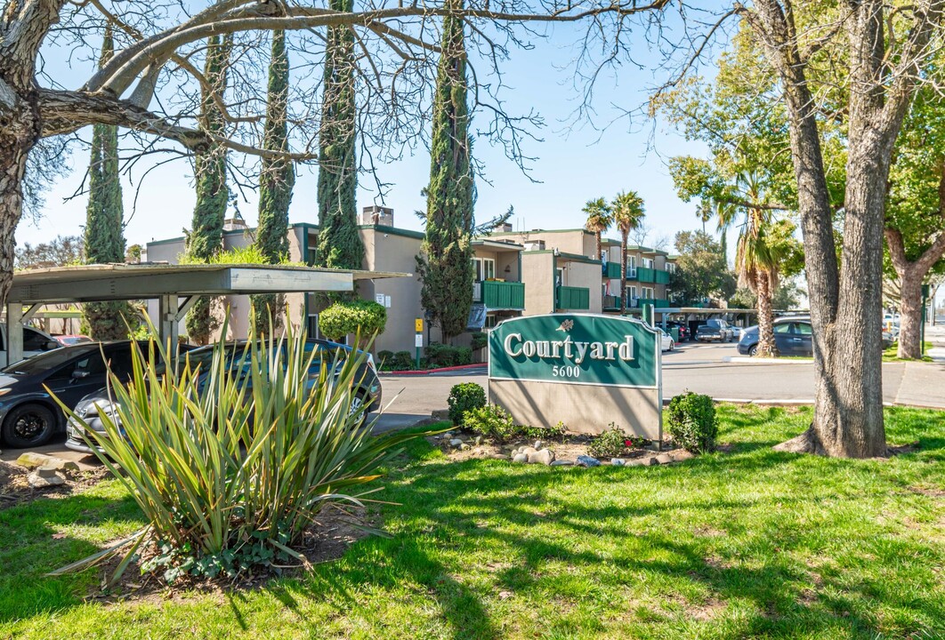 Courtyard Apartments in Carmichael, CA - Building Photo