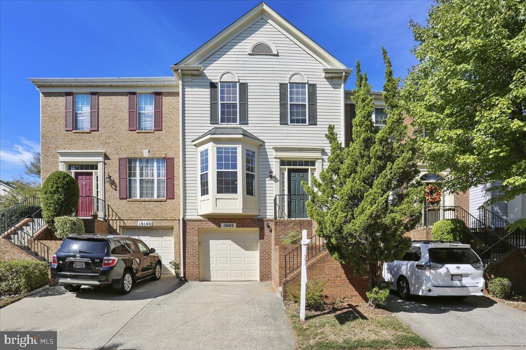 10142 Vanderbilt Cir in Rockville, MD - Building Photo