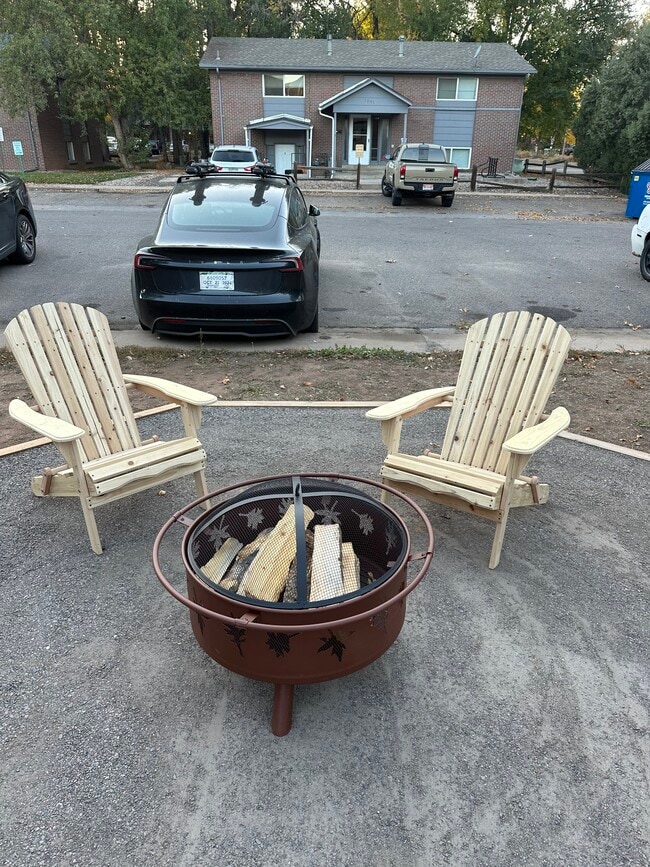 926 James Ct, Unit 2 in Fort Collins, CO - Foto de edificio - Building Photo