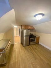 51 Beacon St, Unit 3 in Somerville, MA - Foto de edificio - Building Photo
