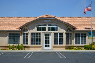 Desert Villas Apartments in Hesperia, CA - Building Photo - Building Photo