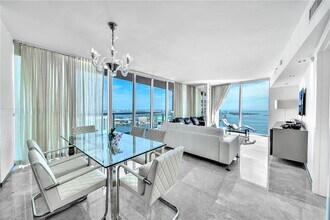 495 Brickell Ave, Unit 5302 in Miami, FL - Foto de edificio - Building Photo