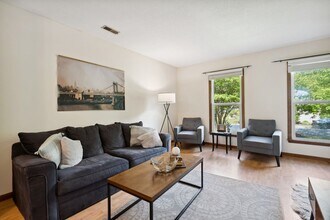 2 Misty Creek Ct in Durham, NC - Building Photo - Building Photo