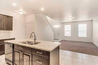 283 E Kirsten Ln in North Salt Lake, UT - Building Photo - Building Photo