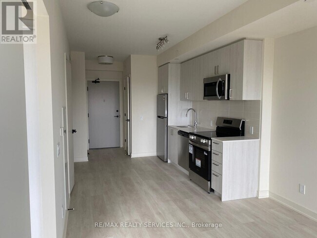 8020 Derry Cross in Milton, ON - Building Photo - Building Photo