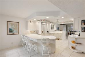 9517 Gulf Shore Dr-Unit -402 in Naples, FL - Building Photo - Building Photo