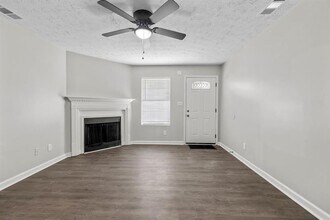 425 Orchard Dr in Stone Mountain, GA - Building Photo - Building Photo