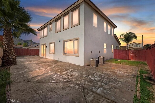 2870 Newcastle Way in San Jacinto, CA - Foto de edificio - Building Photo
