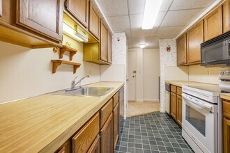 41 Angleside Rd, Unit 3 in Waltham, MA - Building Photo - Building Photo