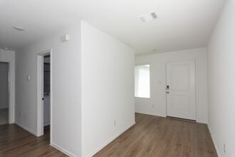 544 Rancho Del Cielo Lp in Jarrell, TX - Building Photo - Building Photo