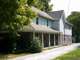 535 S Maple St, Unit A in Bowling Green, OH - Building Photo